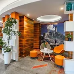 酒店 琴斯托霍瓦市中心美居酒店 3*