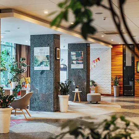 酒店 琴斯托霍瓦市中心美居酒店 3*