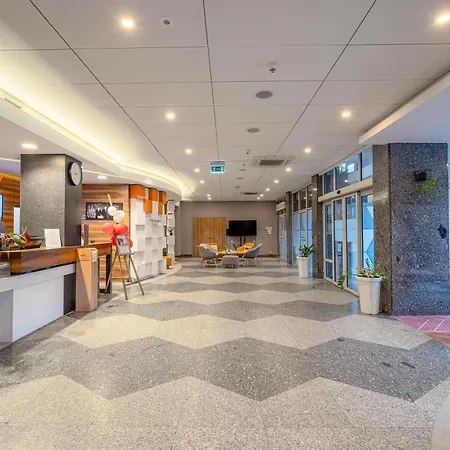 琴斯托霍瓦市中心美居酒店